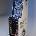 Vue droite de la borne la petite mort